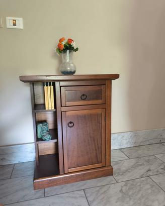 Mobile bar in legno con ripiani e cassetti