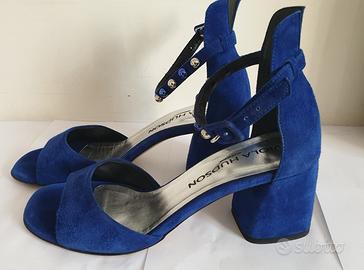sandali in camoscio blu con perline viola hudson