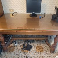 Scrivania/tavolo allungabile e sedia girevole