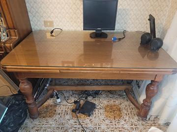 Scrivania/tavolo allungabile e sedia girevole