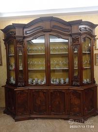 vetrina in legno stile classico 