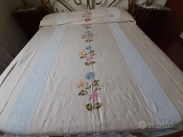 Copriletto matrimoniale hand-made.