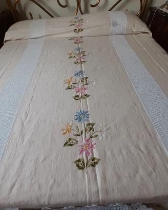 Copriletto matrimoniale hand-made.