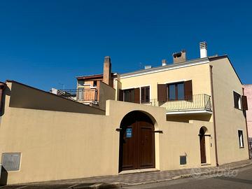 Casa indipendente con cortile