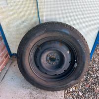 Pneumatici M+S 215/65 R16 98 H e cerchi