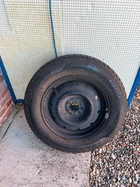 Pneumatici M+S 215/65 R16 98 H e cerchi