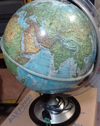 mappamondo con luce interna