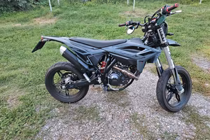 beta 125 4t motard 2025  ( PREZZO TRATTABILE )