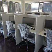 Scrivanie per call center in blocco