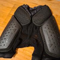 pantaloncini con protezione e fianchi anche 