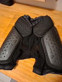 pantaloncini con protezione e fianchi anche 