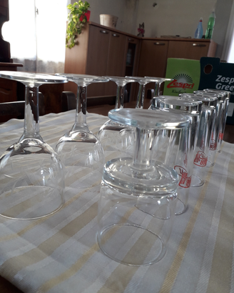 Calici più bicchieri vintage