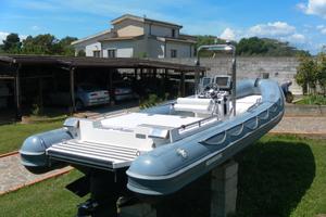 Gommone Novamarine HD Seven entrofuoribordo.