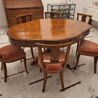 Tavolo e sei sedie d’antiquariato