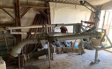 BASAMENTO C.E. CON  POMPA  2 GIRANTI E  IRRIGATORE