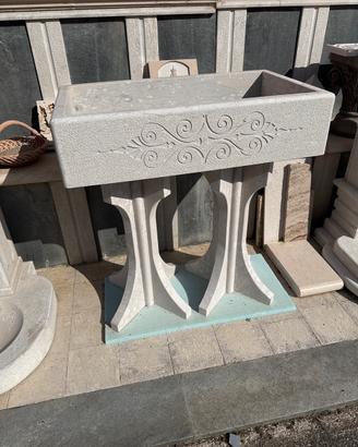 Lavabo in pietra con supporto colonne