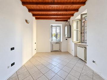 MONOLOCALE A CHIARI