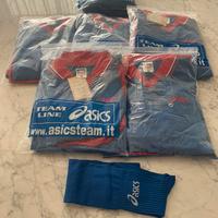 10 Completi da calcio Asics