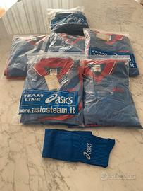 10 Completi da calcio Asics