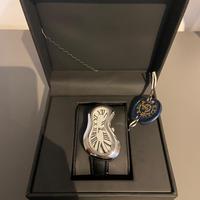 Orologio al quarzo, argento e nero con scatola