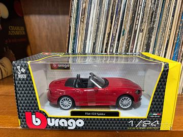 Modellino auto fiat 124 spider burago scala 1/24