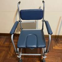 Sedia comoda con rotelle