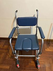 Sedia comoda con rotelle