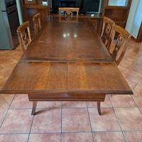 Sala da pranzo completa