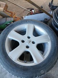 Gomme MOMO 205/55 R16 quasi nuove + Cerchi in lega