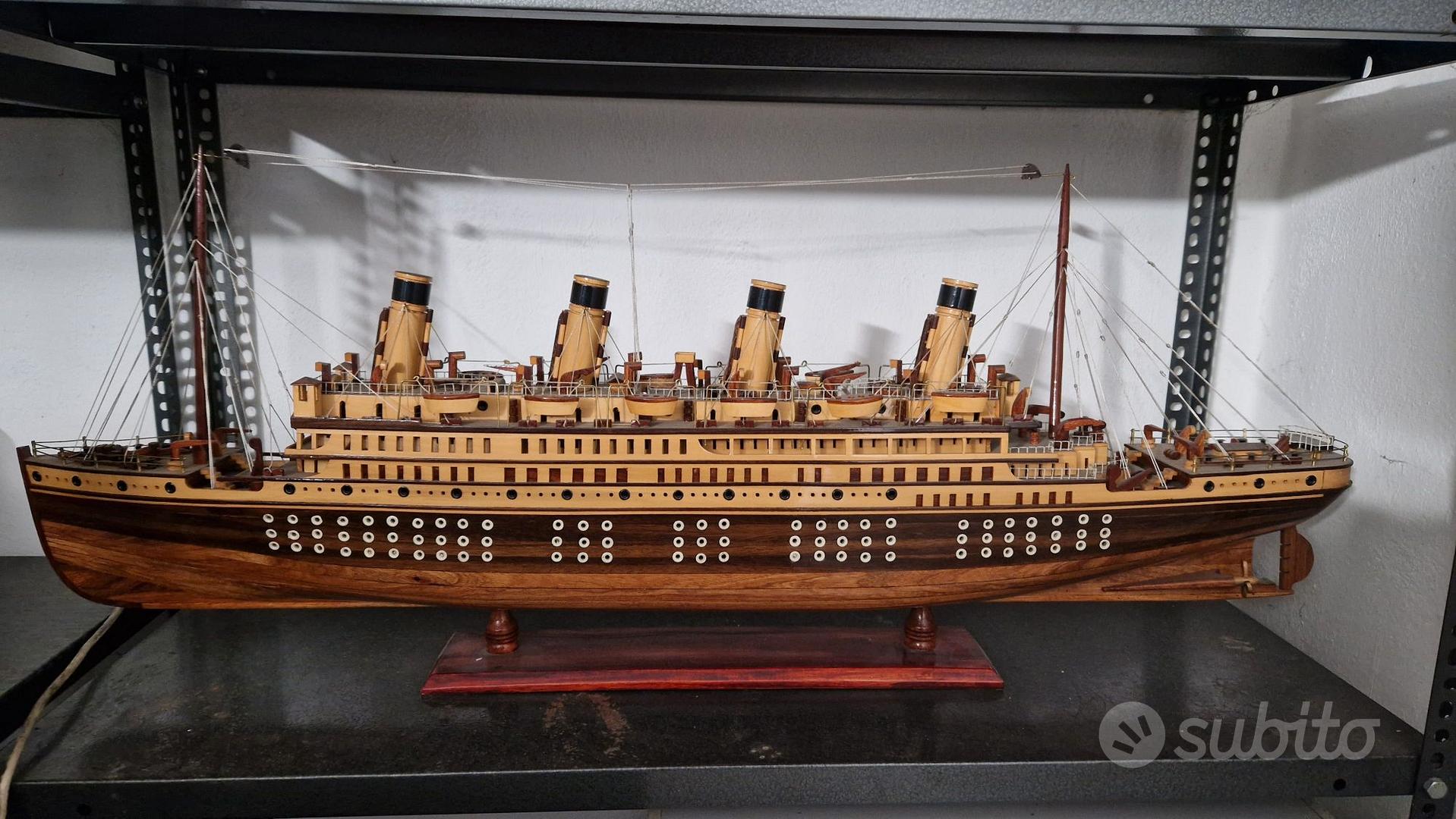 Modellino nave Titanic in legno fatto a mano - Collezionismo In