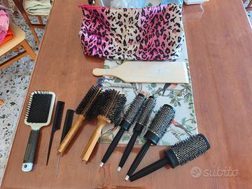 set spazzole parrucchiera con forbici 