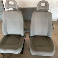 Tappezzeria più pannelli e moquette
