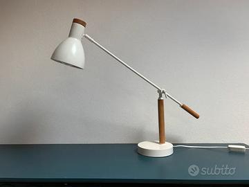 Lampada da tavolo di MADE