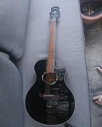 Chitarra acustica elettrificata Yamaha