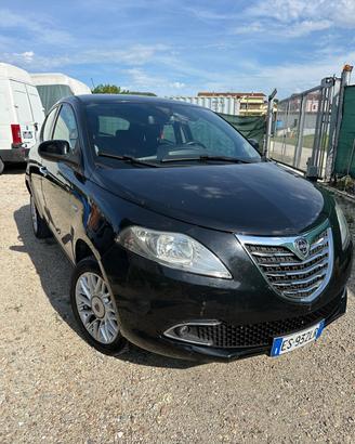 Lancia Ypsilon 1.2 69 CV 5 porte GPL Ecochic Plati