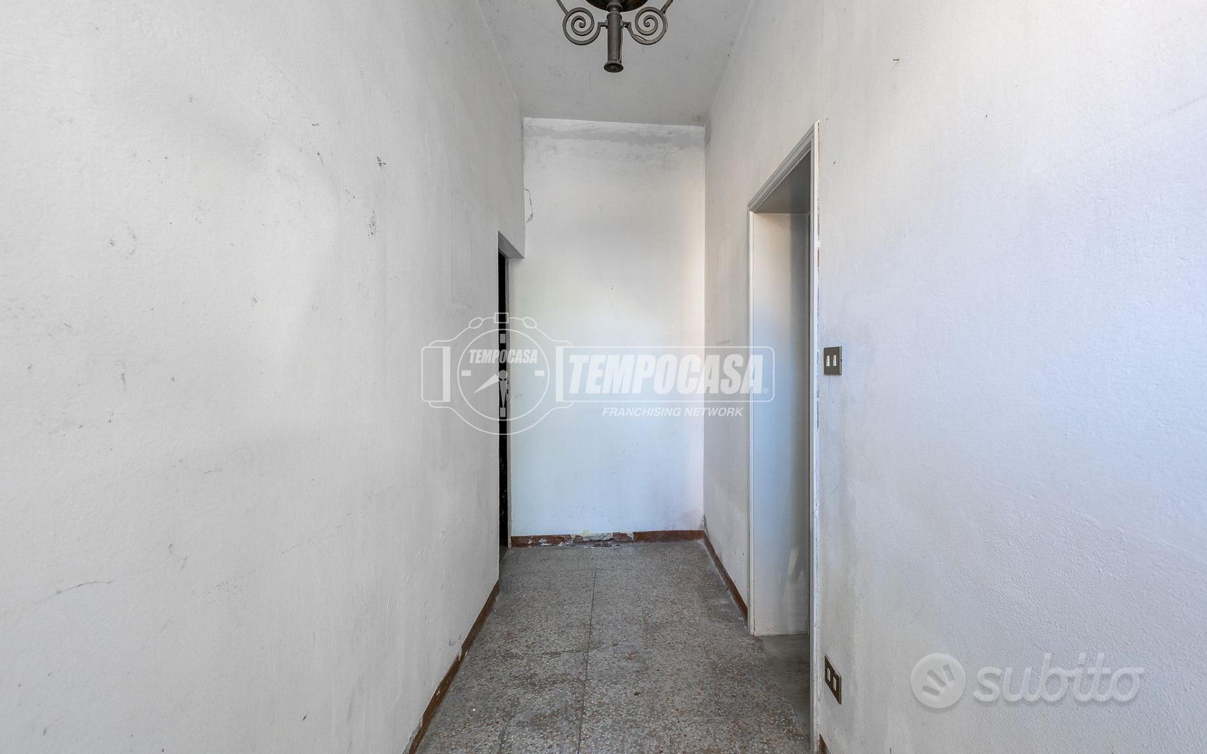 Casa Trifamiliare immersa nel verde e vicina ai se - Vista 4