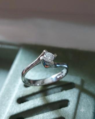 Anello Solitario in Oro Bianco 750 (18k) con Diama