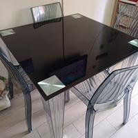 Tavolo moderno con 4 sedie