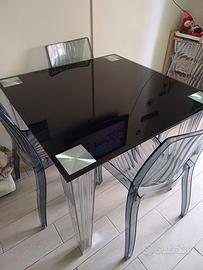 Tavolo moderno con 4 sedie