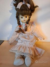 Bambola da collezione in porcellana vintage
