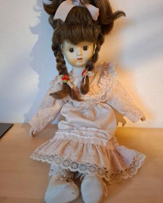 Bambola da collezione in porcellana vintage