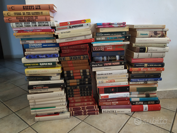 Blocco di libri usati in buono stato