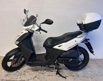 Scooter Kymco Agility 125 R16 +casco e termoscudo