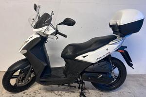 Scooter Kymco Agility 125 R16 +casco e termoscudo