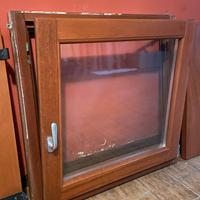 Finestra e scuri in legno