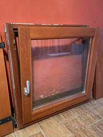 Finestra e scuri in legno