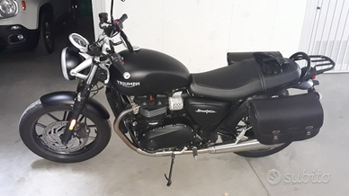 Triumph street twin