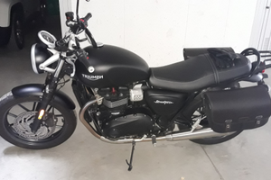 Triumph street twin