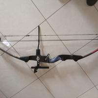 arco con frecce e accessori