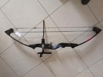 arco con frecce e accessori